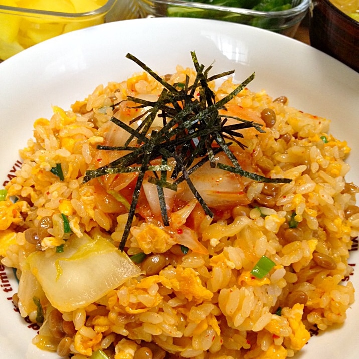 キムチ納豆炒飯です ぼっち飯wにも チャチャッとね レシピ 作り方 By ゆんゆんゅん 楽天レシピ